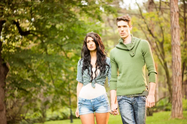 Promenera i parken — Stockfoto