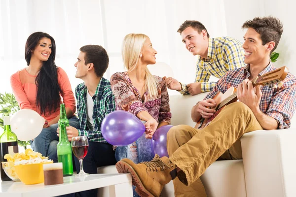 Friends At Home Party — Stock Photo, Image