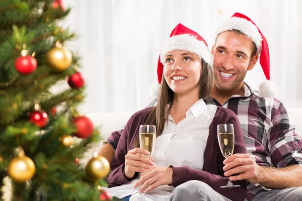 Feliz pareja de Navidad —  Fotos de Stock