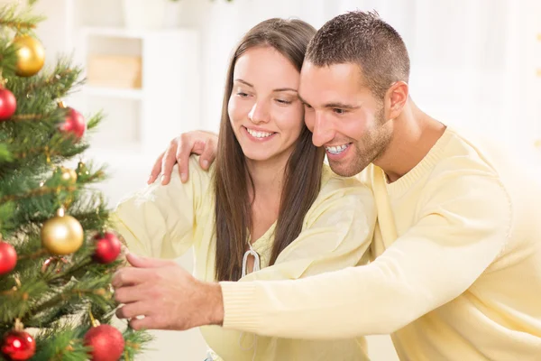 Gelukkige Kerstmis paar — Stockfoto