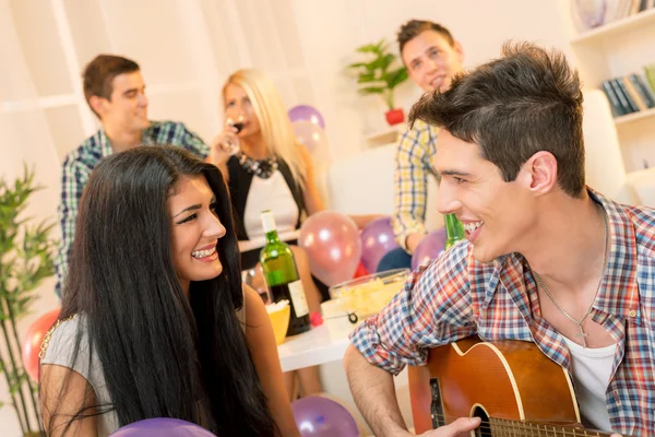 Lass mich ein Chanson singen — Stockfoto