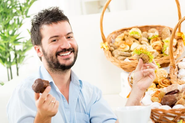 A Young Man With A Pastry — Stock Photo, Image
