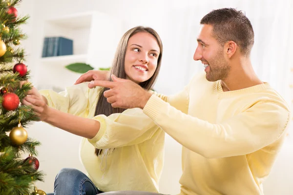 Feliz pareja de Navidad —  Fotos de Stock