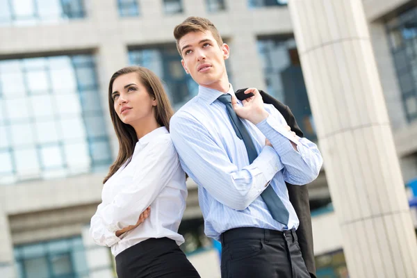 Jovem casal empresarial — Fotografia de Stock