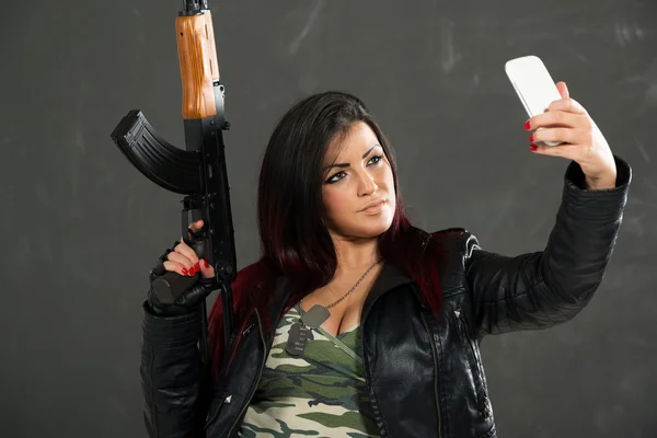 Armed Girl Taking Selfie — Stock Photo, Image