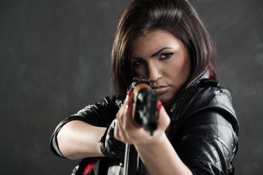 Seksi kız hedefleyen