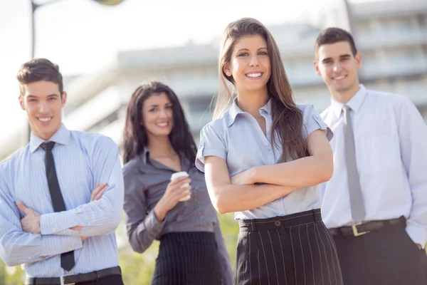 Jóvenes empresarios al aire libre —  Fotos de Stock