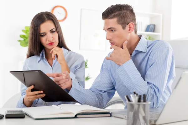 Young Colleagues In The Office — Stock Photo, Image