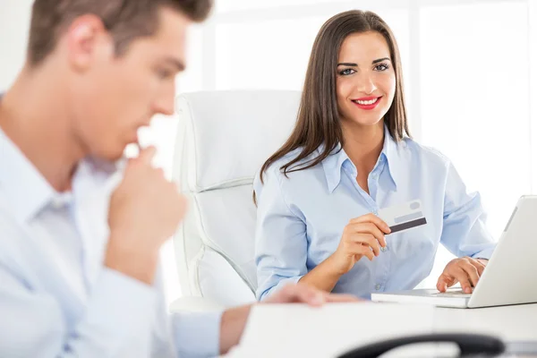 Businesswoman With Credit Card — Stock Photo, Image