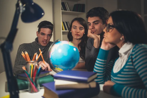 Aprendizagem dos estudantes — Fotografia de Stock