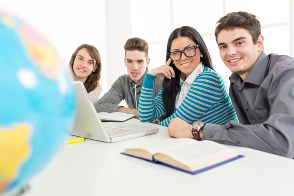 Aprendizagem dos estudantes — Fotografia de Stock