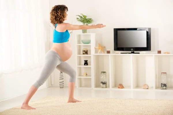 Ejercicios relajantes para mujeres embarazadas — Foto de Stock