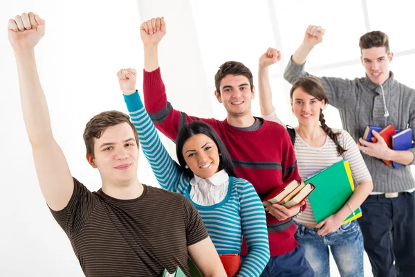 Groep van succesvolle studenten — Stockfoto