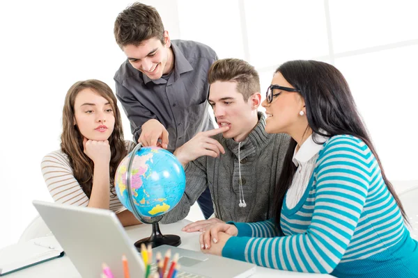 Aprendizagem dos estudantes — Fotografia de Stock