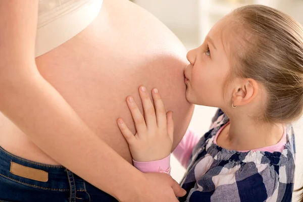 Kuss für Baby — Stockfoto