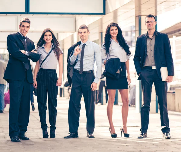 Grupo de jóvenes empresarios — Foto de Stock