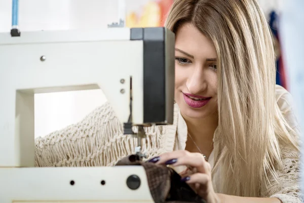 Young Woman Tailor — Stock Photo, Image