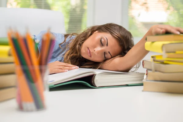 Chica estudiante cansado —  Fotos de Stock
