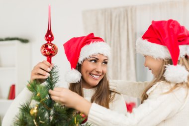 Anne ve Noel ağacı süsleme Dughter