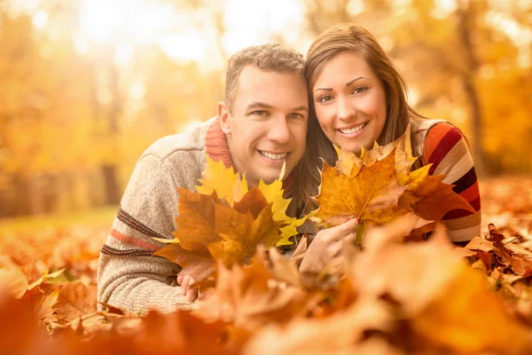 Beau jeune couple — Photo