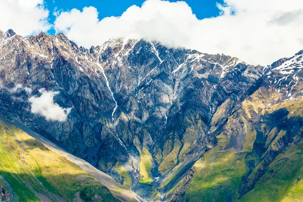 Una splendida vista panoramica sulle montagne georgiane Immagini Stock Royalty Free