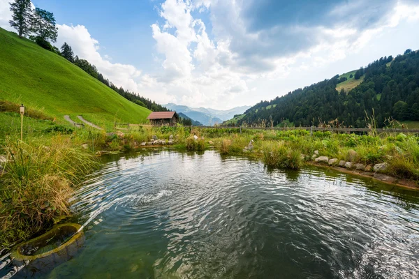 Pintoresco punto de relajación para relajarse en los Alpes — Foto de Stock