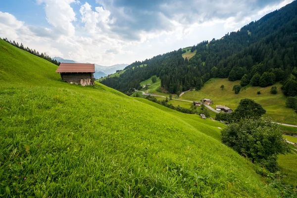 Pintoresco punto de relajación para relajarse en los Alpes — Foto de Stock