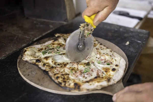 Čerstvé pečené alsaské Tarte Flambée (Flame dort, Flammkuchen ) Royalty Free Stock Fotografie