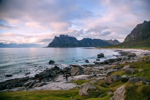 Scénický Pohled Západ Slunce Pláž Oceán Hory Obci Unstad Lofoten — Stock fotografie