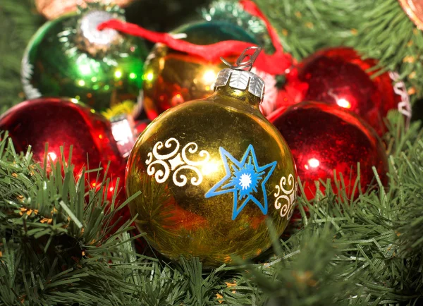 Decorações de árvore de Natal . Imagens De Bancos De Imagens