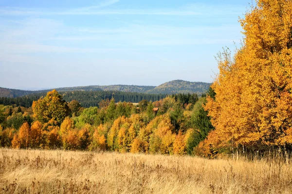 가을에는 폴란드 스토우 산맥의 테이블 산맥에 아름다운 보인다 — 스톡 사진