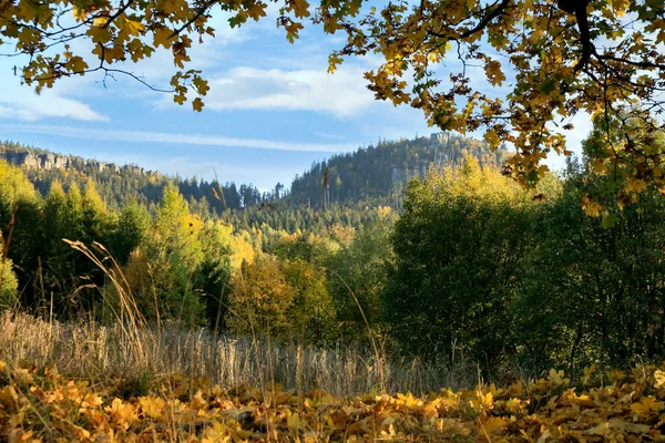 Vista Otoño Pico Las Montañas Stolowe Desde Pueblo Pasterka Polonia —  Fotos de Stock