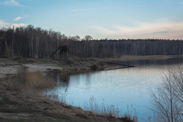 Orilla arenosa de un lago — Foto de Stock
