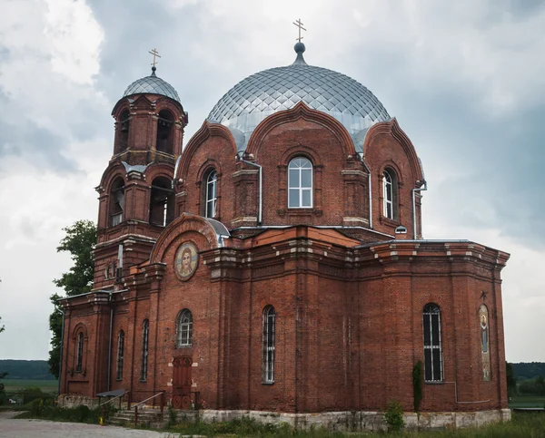 Стара православна сільська церква — стокове фото