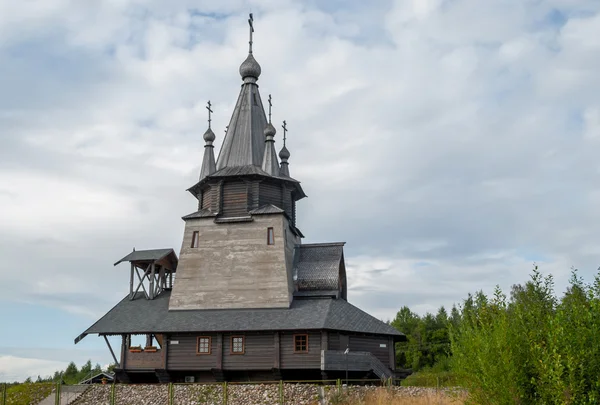 Antigua iglesia ortodoxa de madera — Foto de Stock