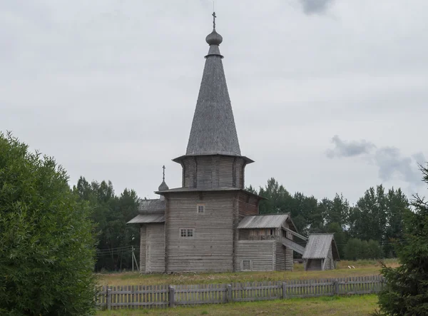 Стародавні православні дерев'яні церкви — стокове фото