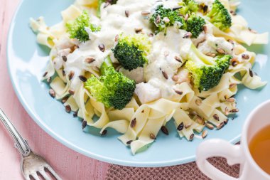 Makarna yemek brokoli sosu Ayçiçeği tohumları