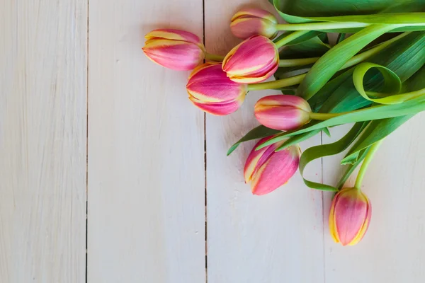 Arte abstracto fondo primavera tulipanes diseño de madera — Foto de Stock