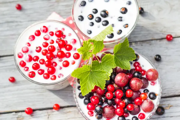 Frühling Garten Cocktails Früchte Johannisbeeren — Stockfoto