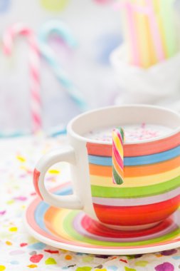 Bahar içki vanilyalı milkshake sprinkles