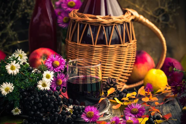 Herfst keuken tinctuur chokeberry landschap vintage — Stockfoto