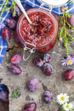 Yaz sonu mutfak kavanoz Erik reçeli