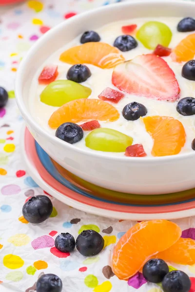 Colorful spring dessert vanilla pudding fruit — Stock Photo, Image