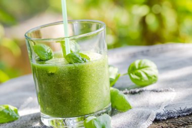 Taze Mus salatalık kereviz fesleğen