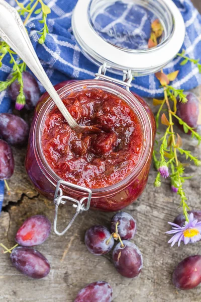 Late summer kitchen jar plum jam — Stock Photo, Image