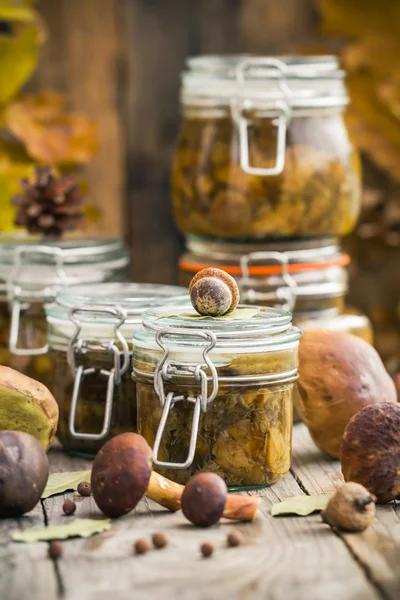 Preparation kitchen mushrooms marinated jars wooden table — Stock Photo, Image