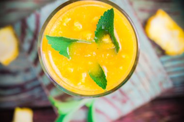 Taze portakal suyu stevia bırakır