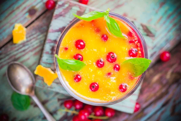 Saúde de fruto Mousse de passa de Corinto de laranja de verão — Fotografia de Stock