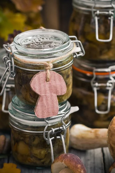 Preparation kitchen mushrooms marinated jars wooden table — Stock Photo, Image