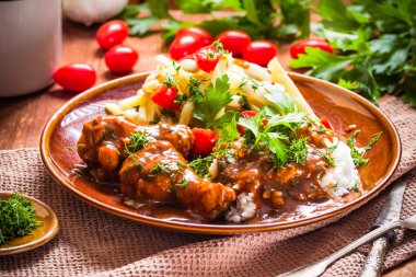 Tavuk domates sos yeşil fasulye domates pirinç